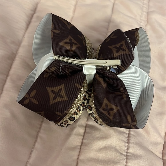 One of a kind bow - Picture 2 of 3